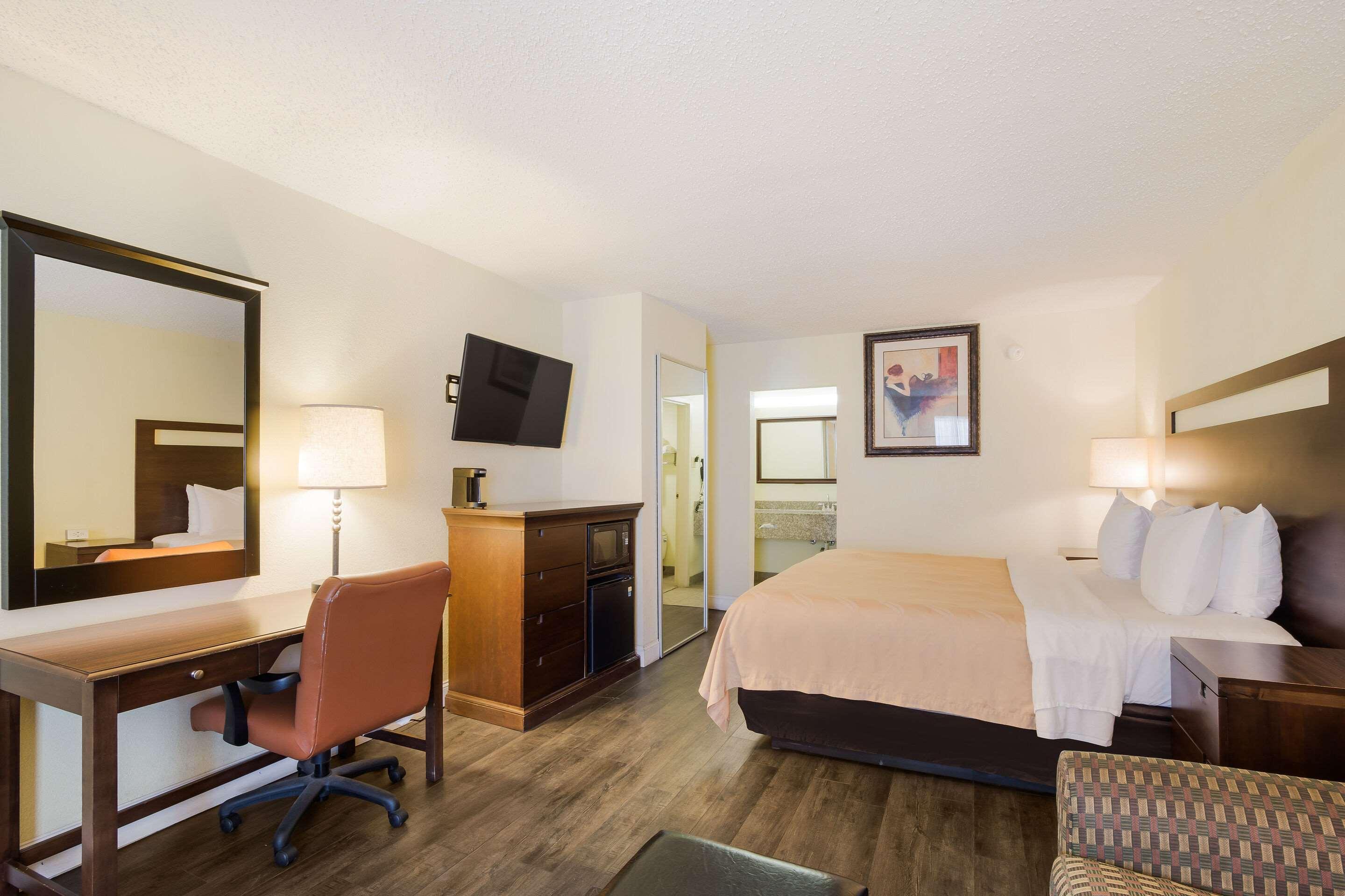 Quality Inn & Suites Conference Center Statesboro Historic District Εξωτερικό φωτογραφία